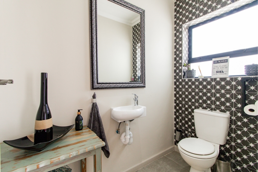 5 Bedroom Property for Sale in Da Gama Bay Western Cape